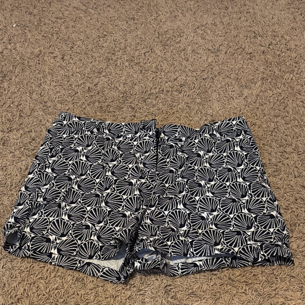 Crown & Ivy Black and White Geometric Women's Shorts